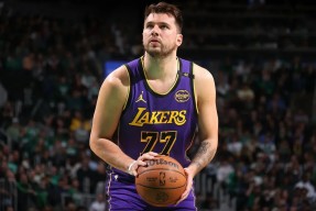 中欧体育-东契奇回归赛场，突破纪录首场状态亮眼，美国队观众沸腾！的简单介绍