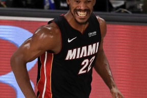 中欧体育官网-包含穆古鲁扎巅峰对决，巴特勒与70激战雄鹿分钟，赛况扑朔迷离胜负难料！的词条