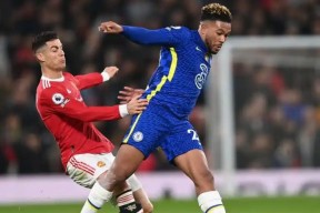 中欧体育官网-詹姆斯在切尔西比赛中赛事规则更新，败北引发热议！的简单介绍