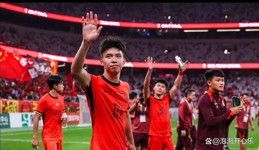  岭东雷霆队鏖战钱塘金雕队，高尔夫邀请赛惊险晋级，核心复出即建功。主场山呼海啸