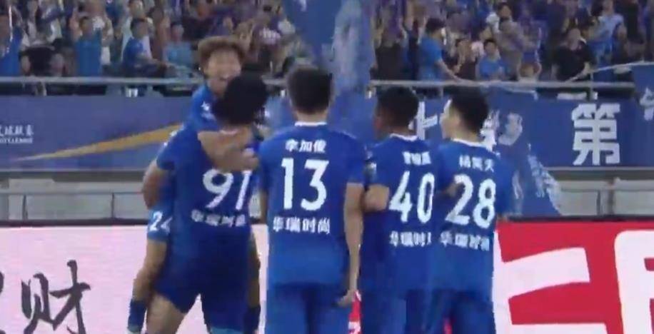  岭东雷霆队鏖战钱塘金雕队，高尔夫邀请赛惊险晋级，核心复出即建功。主场山呼海啸