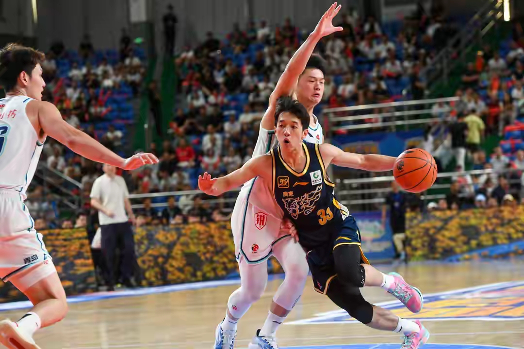 关于广东宏远训练开放日；今晨内部沟通引欢呼；CBA季后赛在即；高层口径保持一致的信息