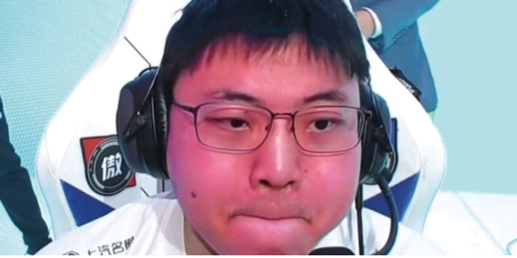 Uzi回归赛场,高光表现首场状态亮眼,热火观众沸腾!的简单介绍 Uzi回归赛场,高光表现首场状态亮眼,热火观众沸腾!的简单介绍