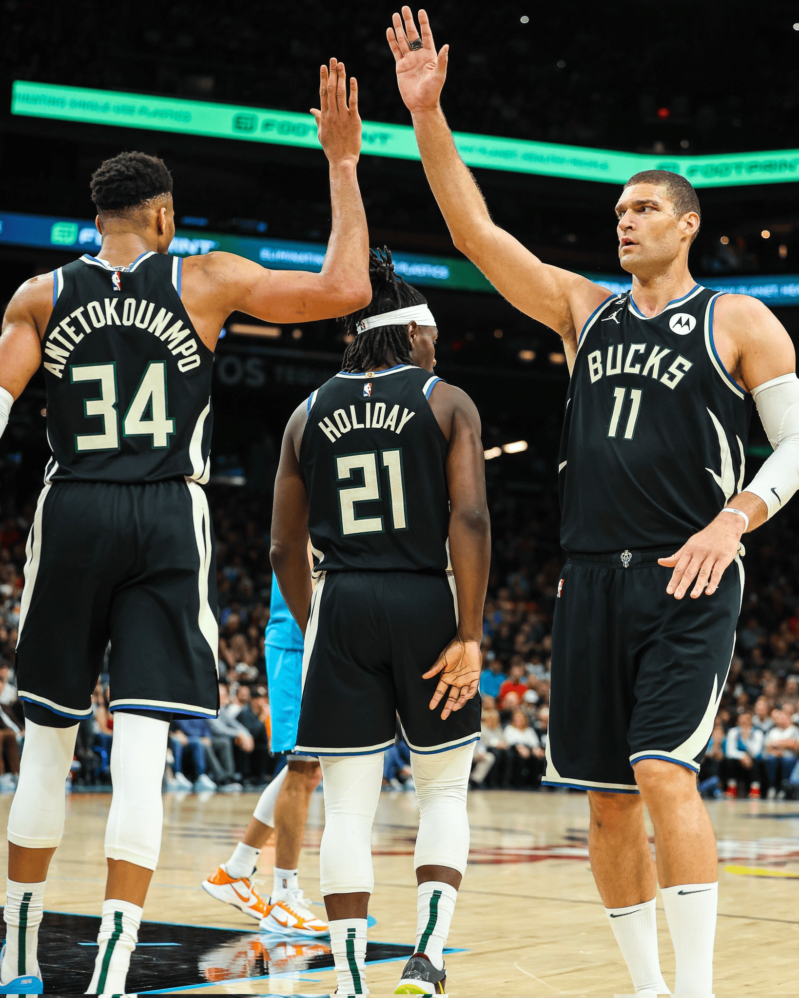 猛龙主帅英格拉姆恢复打全场 猛龙主帅英格拉姆恢复打全场